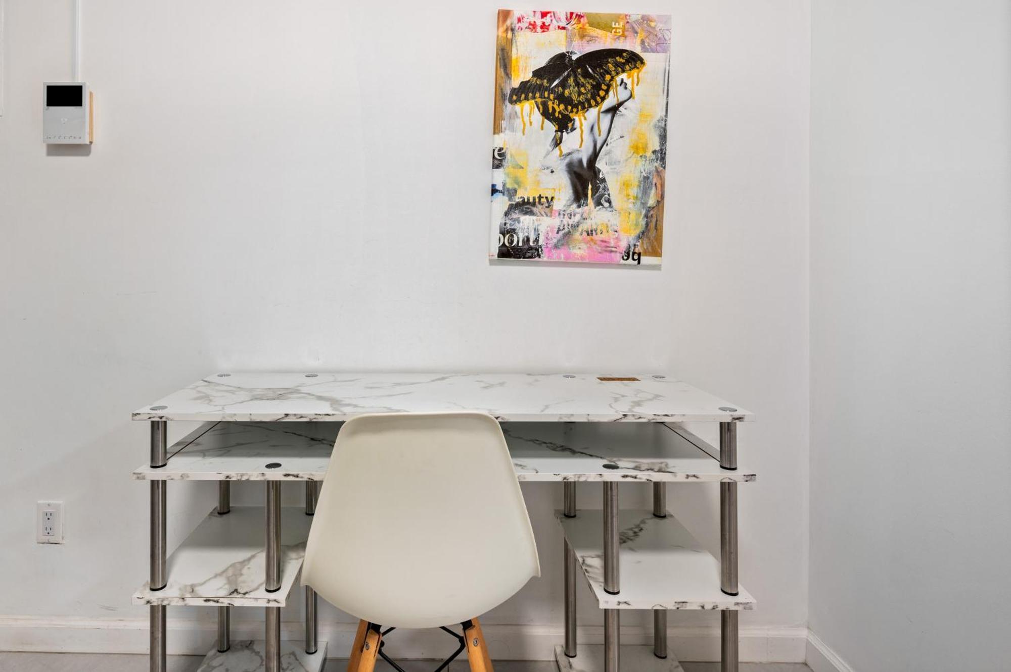 Monthly Lower East Side Two Bedroom Hotel 4*