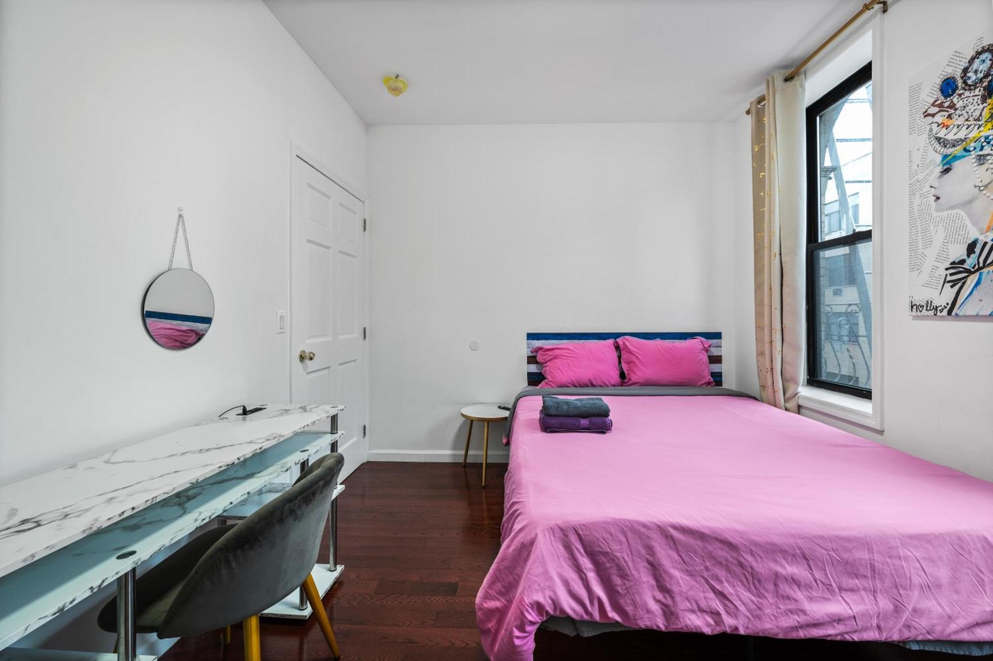 Monthly Lower East Side Two Bedroom Hotel 4*
